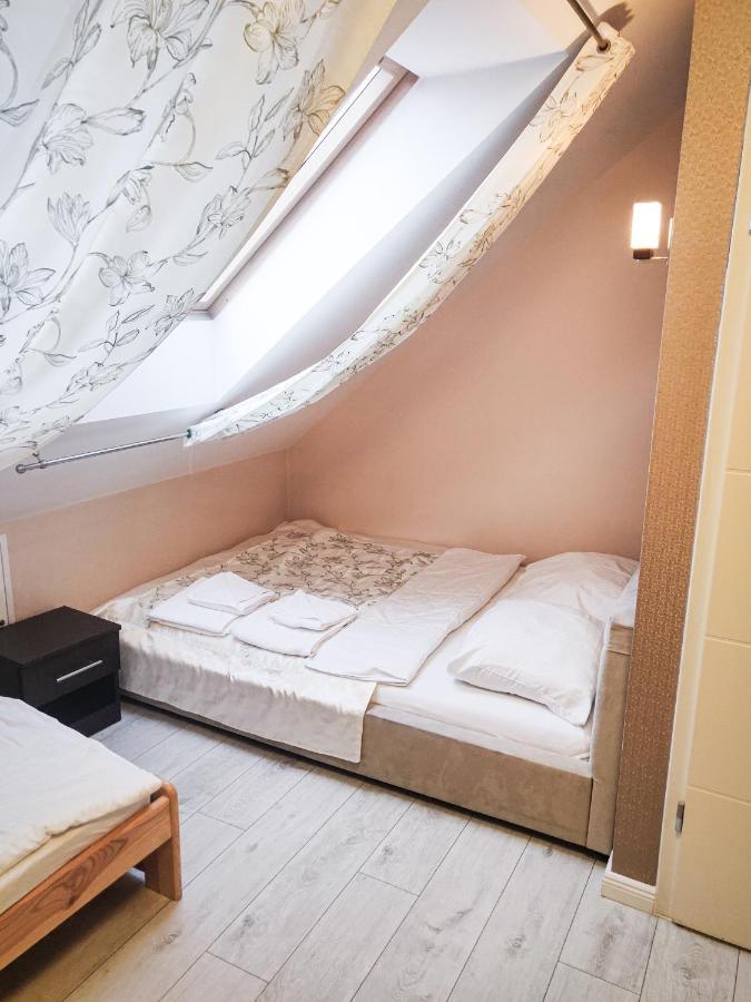 Hotel Dom Weselny Pod Kasztanem Luban Exterior foto