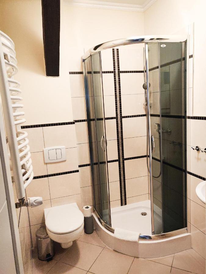 Hotel Dom Weselny Pod Kasztanem Luban Exterior foto